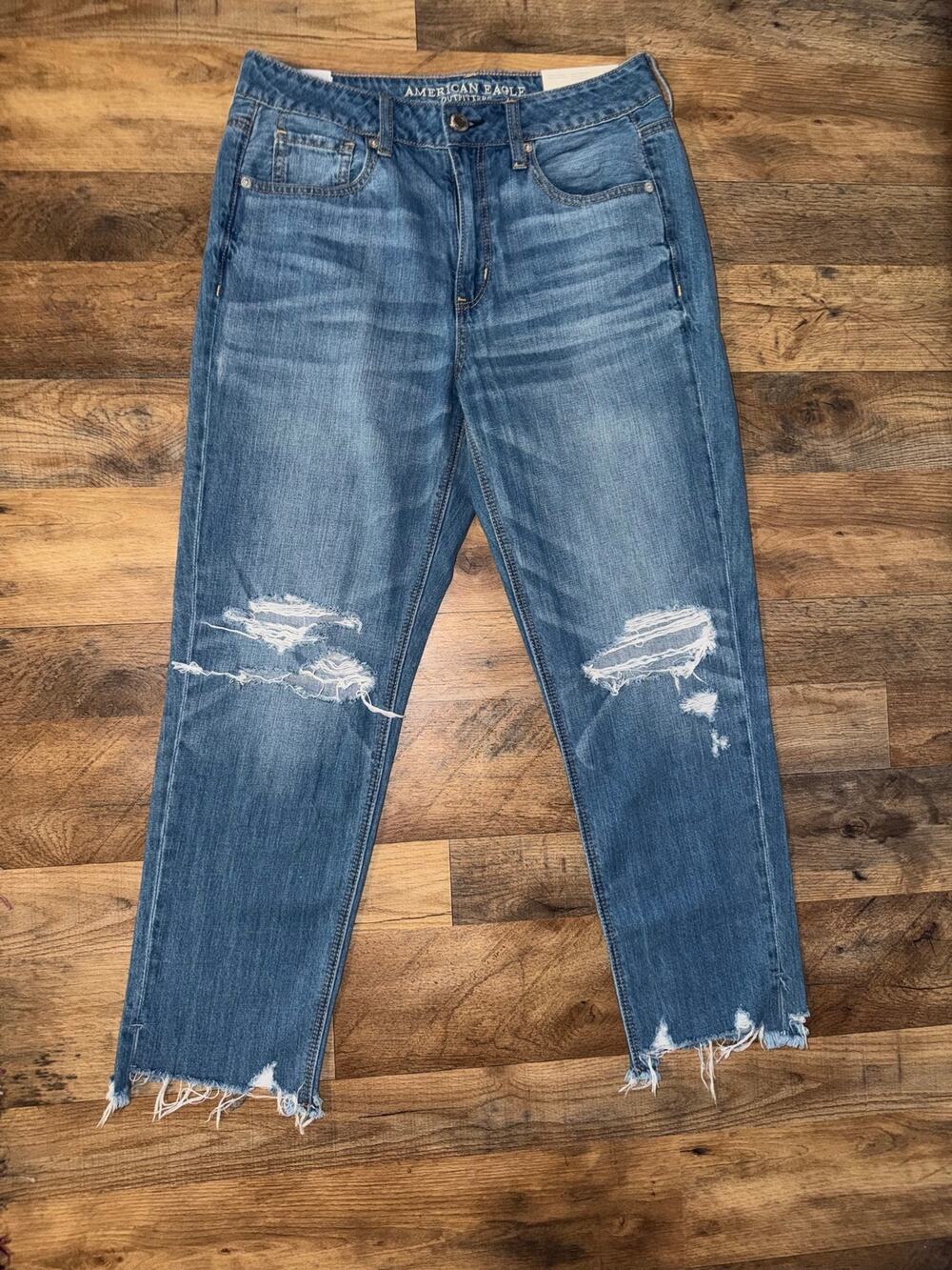 American Eagle women’s New distressed hi rise tomgirl blue jeans